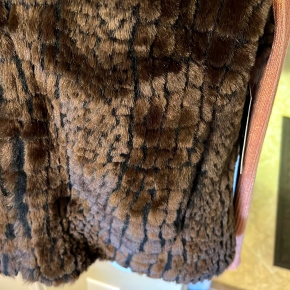 ❄️Fuda Studio size Medium reversible faux fur and black graphite canvas reverse - Picture 2 of 12